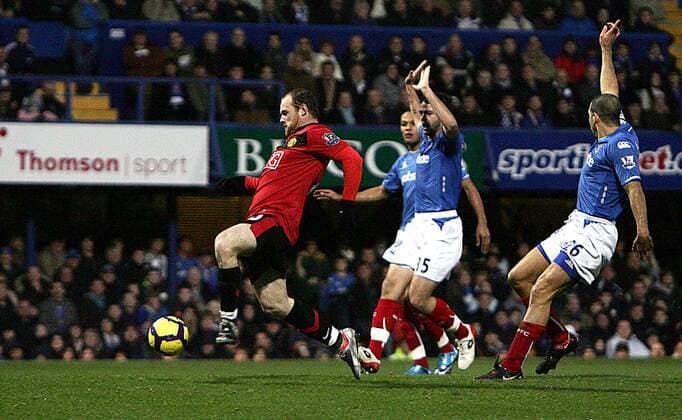 Wayne Rooney (L) of Manchester United scores his side s and his second goal Barclays Premier League Portsmouth FC v Manchester United 28th November, 2009 EDITORIAL USE ONLY. No use with unauthorised audio, video, data, fixture lists, club league logos or live services. Online in-match use limited to 120 images, no video emulation. No use in betting, games or single club league player publications.