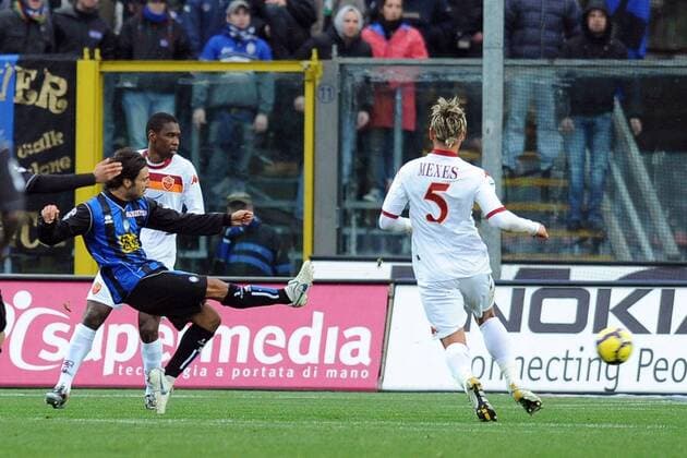 Bergamo 29 11 2009 - Serie A Atalanta Bergamo (blau) - AS Roma (weiß): Tor von Fabio Ceravolo - 