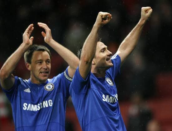 Chelsea s Frank Lampard (R) celebrates at the final whistle with John Terry - Premier League Arsenal FC London vs Chelsea FC London on 29th November, 2009 - EDITORIAL USE ONLY. No use with unauthorised audio, video, data, fixture lists, club league logos or live services. Online in-match use limited to 120 images, no video emulation. No use in betting, games or single club league player publications. o0 Jubel freude
