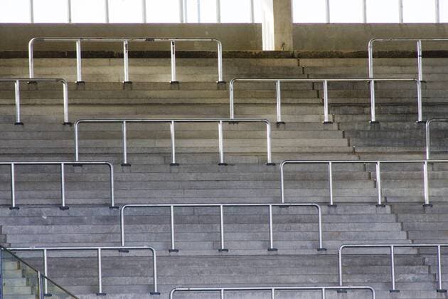 Fußball, Stadiongeschichte Alemannia Aachen Leere Stehtribüne im neuen Tivoli in Aachen, Heimspielstätte von Alemannia Aachen Totale