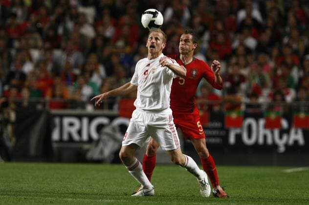 Hungary s Sandor Torghelle (L) and Portugal s Duda (R) fight for the ball during their 2010 World Cup qualifying soccer match at the Luz stadium in Lisbon on October 10, 2009 in, Lisbon, Portugal.  (2009101918573023)