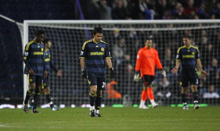 Chelsea s Deco (front) looks on dejected as his side goes 1-0 down - - - Carling Cup Blackburn Rovers v Chelsea 2nd December, 2009 EDITORIAL USE ONLY. No use with unauthorised audio, video, data, fixture lists, club league logos or live services. Online in-match use limited to 120 images, no video emulation. No use in betting, games or single club league player publications. o0 Enttäuschung FC