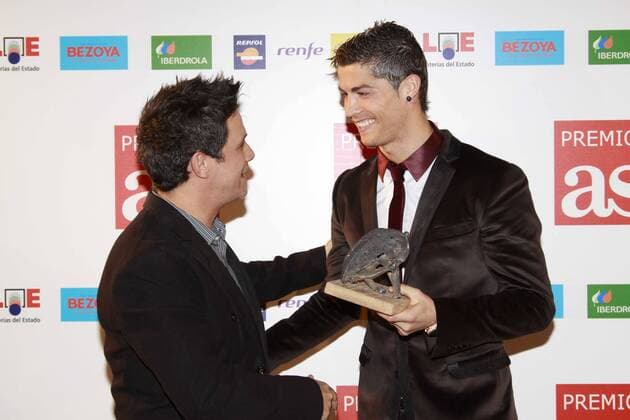 Singer Alejandro Sanz (ESP, L) and Cristiano Ronaldo (POR Real Madrid) during As Sports Awards in Madrid December 3rd  NOxONLINExUSE o0 Ehrung Sportlerehrung Preisträger people Kunst Musik