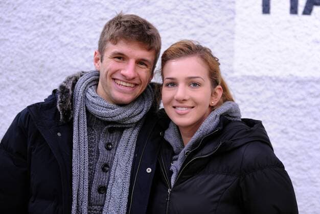 FC Bayern München - Thomas Müller mit Frau Lisa  o00 Aufmacher Ehefrau Spielerfrau Freude
