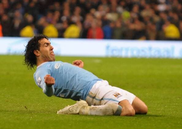 Carlos Tevez of Manchester City celebrates scoring the second goal Barclays Premier League Manchester City v Chelsea 5th December, 2009 EDITORIAL USE ONLY. No use with unauthorised audio, video, data, fixture lists, club league logos or live services. Online in-match use limited to 120 images, no video emulation. No use in betting, games or single club league player publications. o0 Freude Jubel
