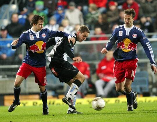 FUSSBALL - BL, Sturm vs RBS GRAZ,AUSTRIA,06.DEZ.09 - FUSSBALL - tipp3 Bundesliga powered by T-Mobile, SK Sturm Graz vs RB Red Bull Salzburg. Bild zeigt Andreas Ulmer (RBS), Daniel Beichler (Sturm) und Barry Opdam (RBS). 