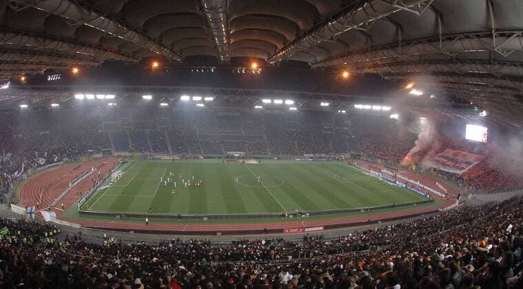 Olympiastadion in Rom beim Stadtderby, AS Rom (rot) vs Lazio Rom (blau), Serie A 6 12 2009 ANDREAXSTACCIOLI o0 Stadion, Fußballstadion, innen, Innenansicht