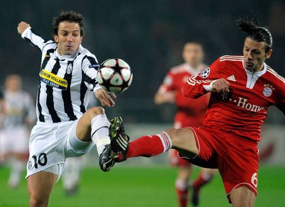 Alessandro del Piero (L) Juventus, Martin Demichelis Bayern - Juventus Turin (weiß) - FC Bayern München (rot) 8 12 2009 Stadio Olimpico Champions League 2009 2010 ANDREAXSTACCIOLI