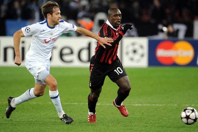 FC Zürich - AC Mailand - Silvan Aegerter (Zuerich, li.) und Clarence Seedorf (Milan). 