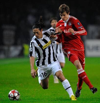 Mauro Camoranesi (Juventus, li.) gegen Holger Badstuber (Bayern) - Juventus Turin - FC Bayern München 1:4 - ANDREAXSTACCIOLI