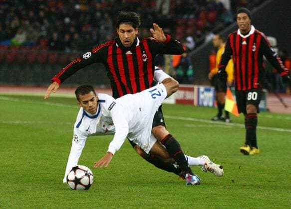 FC Zürich - AC Mailand - Marco Borriello ( AC Milan) foult Heinz Barmettler ( FC Zuerich ) 8.Dez.2008 