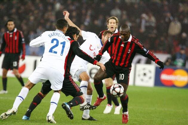 FC Zürich - AC Mailand - Clarence Seedorf ( AC Milan re.) gegen Heinz Barmettler ( FC Zuerich) 