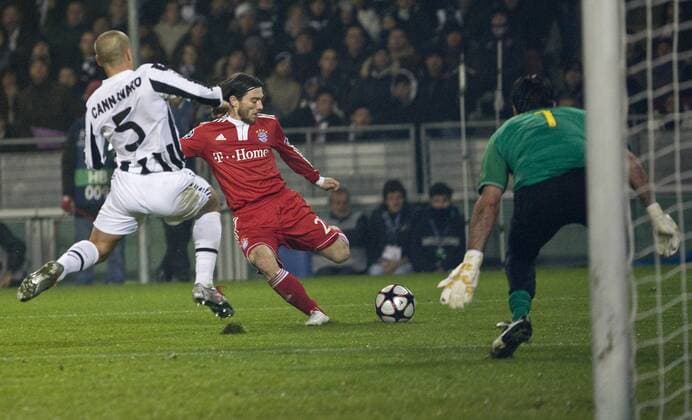 Danijel Pranjic (Bayern, Mitte) gegen Fabio CANNAVARO (Juve) - Juventus Turin - FC Bayern München