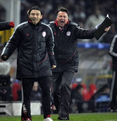 Juventus Turin - FC Bayern München, Trainer Louis van Gaal (Bayern München, re.) jubelt. o0 Jubel, Freude