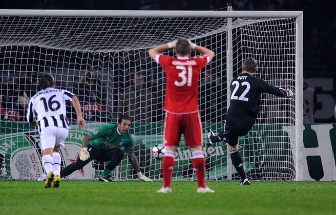 Juventus Turin - FC Bayern München - , Tor zum 1:1 Torwart Hans Jörg Butt (FCB) ELFMETER 