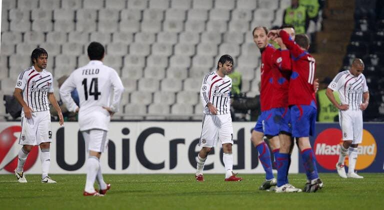 Besiktas Istanbul - CSKA Moscow; Ibrahim Toraman (L) and Ibrahim Uzulmez (R) of Besiktas.  o0 Enttäuschung