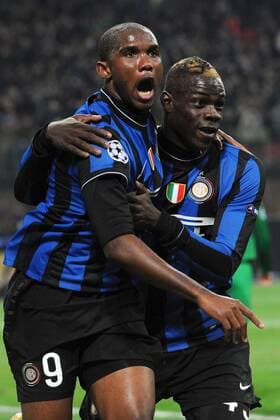 SAMUEL ETO O (L) CELEBRATES SCORING WITH MARIO BALOTELLI (both Inter) - Inter Mailand - Rubin Kazan - ANDREAXSTACCIOLI o0 Etoo Freude Jubel