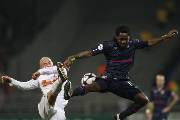 Olympique Lyon - VSC Debrecen - Jean MAKOUN (Lyon, re.) gegen Joszef VARGA - NLEGOUIC -  o0 kurios Kampf