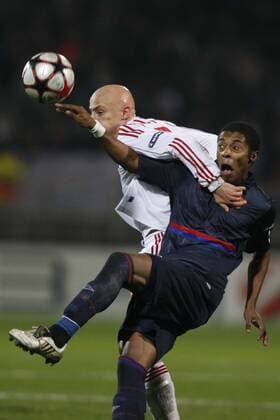 Olympique Lyon - Debreceni VSC; Debrecen; Michel Bastos (OL, re.), Jozsef Varga - 