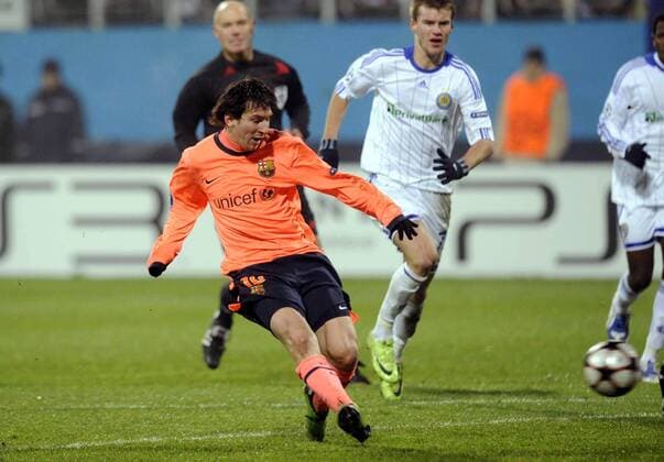 Lionel Messi - Dynamo Kiew (weiß) - FC Barcelona (orange); 