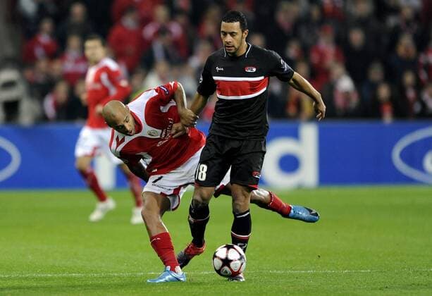 LIEGE , 09 12 2009 CHAMPIONS LEAGUE - Standard Lüttich - AZ Alkmaar - WILFRIED DALMAT (Standard, li.) gegen MOUSSA DEMBELE - 