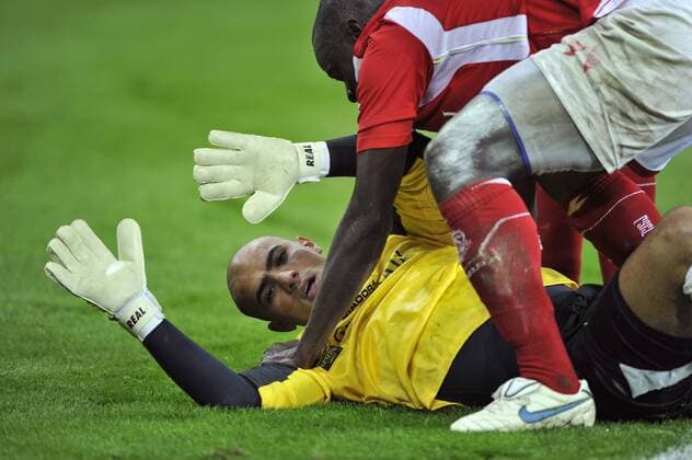 Sinan Bolat (L) und Mohamed Sarr (beide Standard Lüttich) - Champions League 2009 2010 xVIxMarcelxvanxHoornxIVx 77374 o0 Freude Jubel