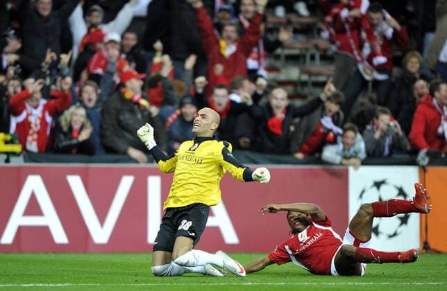 Felipe (R) und Sinan Bolat (beide Standard Lüttich) jubeln - Champions League 2009 2010 xVIxMarcelxvanxHoornxIVx 77373 o0 Freude Jubel