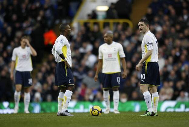 Jermain Defoe (L) and Robbie Keane (both Tottenham) look on dejected after going 1-0 down Barclays Premier League Tottenham Hotspur v Wolverhampton Wanderers 12th December, 2009 EDITORIAL USE ONLY. No use with unauthorised audio, video, data, fixture lists, club league logos or live services. Online in-match use limited to 120 images, no video emulation. No use in betting, games or single club league player publications. o0 enttäuscht Anstoss