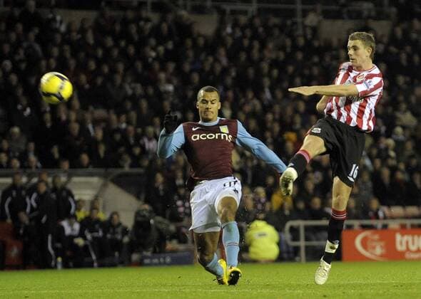 FC Sunderland s Jordan Henderson (r.) shoots on goal with Aston Villa s Gabriel Agbonlahor closing down. Barclays Premier League Sunderland v Aston Villa 15th December, 2009 EDITORIAL USE ONLY. No use with unauthorised audio, video, data, fixture lists, club league logos or live services. Online in-match use limited to 120 images, no video emulation. No use in betting, games or single club league player publications.