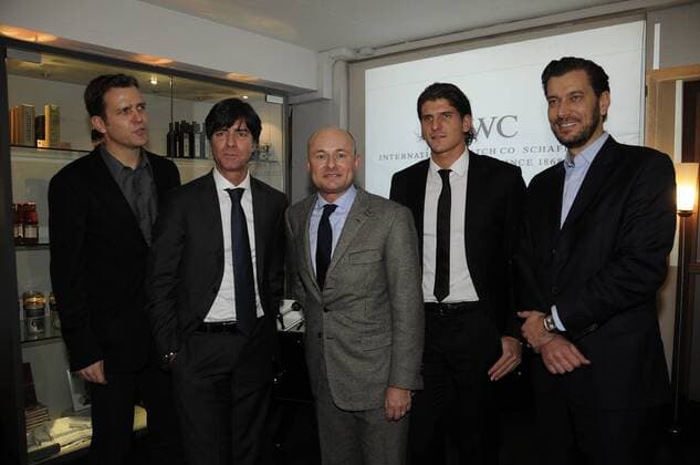 Präsentation - Offizielle IWC Uhr - Nationalteam Deutschland - v.li.: Teammanager Oliver Bierhoff, Bundestrainer Joachim Löw, Georges Kern (IWC Welt Geschäftsführer), Mario Gomez und Henrik Ekdahl (IWC Nordeuropa General Manager) o0 people Wirtschaft Funktionär, Trainer, Nationaltrainer