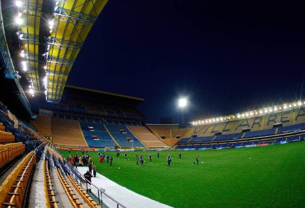 16.DEZ.09 - FUSSBALL - UEFA Europa League, Gruppenphase, Villarreal CF - Tribüne vom Stadion El Madrigal.  o0 El Madrigal o0 Abend abends o0 Stadion leer Leere Tribüne Rang Ränge