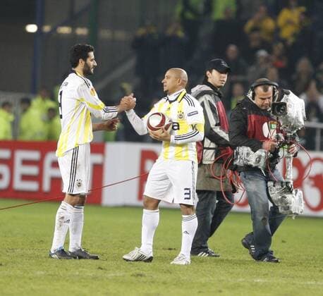 UEFA Europa League match between Fenerbahce Istanbul and FC Sheriff Tiraspol at Sukru Saracoglu stadium in Istanbul, Turkey, Thursday, Dec. 17, 2009. Pictured: Daniel Guiza (L) and Roberto Carlos of Fenerbahce. 