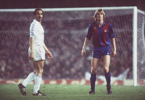 Uli STIELIKE (links) von Real Madrid, mit seinem Gegenspieler Bernd SCHUSTER, FC Barcelona. o0 Aufmacher