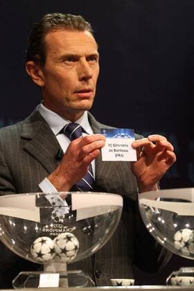 UEFA Champions League Auslosung - Emilio Butragueno (Spanien) zieht das Los Girondins Bordeaux - Nyon - Suisse - EddyLEMAISTRE - 