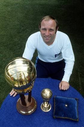 Uwe Seeler (HSV) ist Fußballer des Jahres 1970 DEUTSCHSPRACHIGE SPORTZEITSCHRIFTEN UND -ZEITUNGEN NUR NACH RÜCKSPRACHE Fußball 1. BL Herren DEUTSCHSPRACHIGE SPORTZEITSCHRIFTEN UND -ZEITUNGEN NUR NACH RÜCKSPRACHE, Saison 1970 1971 Einzelbild Aufnahmedatum geschätzt Hamburg