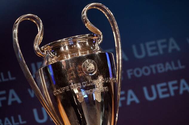 Trophäe der Champions League - EdLEMAISTRE -  o0 Pokal o00 Detail Schriftzug