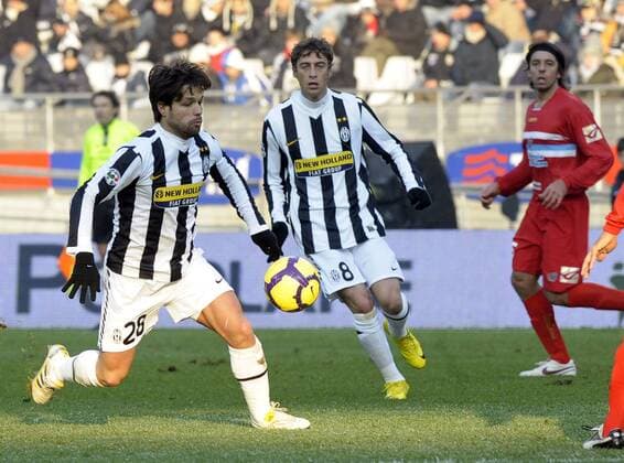 Diego (Juventus, L) Torino 20 12 2009 Juventus Turin (weiß) - Catania Calcio 1:2 (rot) - giorgioxperottino