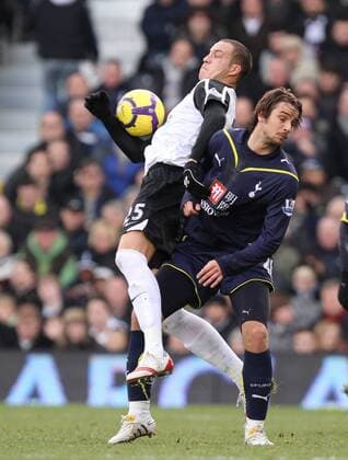 Fulham FC - Tottenham Hotspur . . 26.12.09, Bobby Zamora (Fulham, L) Niko Kranjcar (Tottenham Hotspur), 