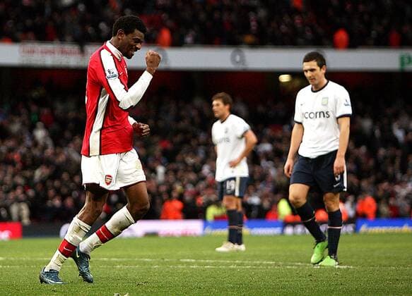 Abou Diaby (L) of Arsenal celebrates while Stewart Downing of Aston Villa looks on dejected Barclays Premier League Arsenal v Aston Villa 27th December, 2009 EDITORIAL USE ONLY. No use with unauthorised audio, video, data, fixture lists, club league logos or live services. Online in-match use limited to 120 images, no video emulation. No use in betting, games or single club league player publications. o0 FC London, Jubel, Freude, Freud und Leid
