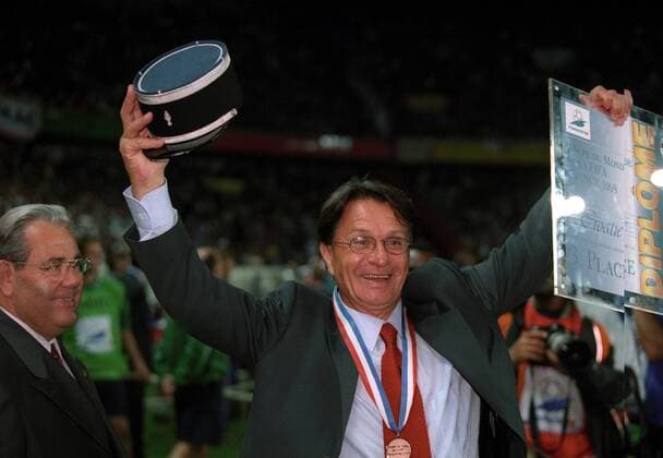 Nationaltrainer Miroslav Blazevic (Kroatien) jubelt über den dritten Platz bei der WM 1998 Fußball Länderspiel Herren WM 1998, Spiel um Platz 3, Nationalteam Einzelbild Paris Freude,