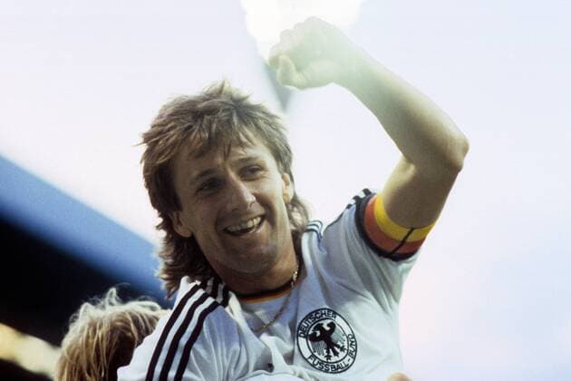 Frank Mill (Olympiateam BR Deutschland) - Torjubel DEUTSCHSPRACHIGE SPORTZEITSCHRIFTEN UND -ZEITUNGEN NUR NACH RÜCKSPRACHE Fußball Länderspiel Herren Olympiaqualifikation 1988, Olympia Qualifikation, Nationalteam, Nationaltrikot, Olympiateam, BRD Einzelbild Freude, Begeisterung,