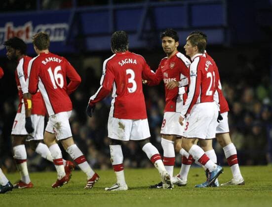 Arsenal s Eduardo (2.R.) celebrates scoring his sides opening goal Barclays Premier League Portsmouth v Arsenal 30th December, 2009 EDITORIAL USE ONLY. No use with unauthorised audio, video, data, fixture lists, club league logos or live services. Online in-match use limited to 120 images, no video emulation. No use in betting, games or single club league player publications. o0 FC London Freude Jubel