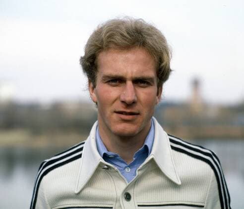 Karl Heinz Rummenigge (BR Deutschland) - DEUTSCHSPRACHIGE SPORTZEITSCHRIFTEN UND -ZEITUNGEN NUR NACH RÜCKSPRACHE Fußball Herren Nationalteam 1977, Präsentation, Pressetermin, Porträttermin, Shooting, BRD Porträt