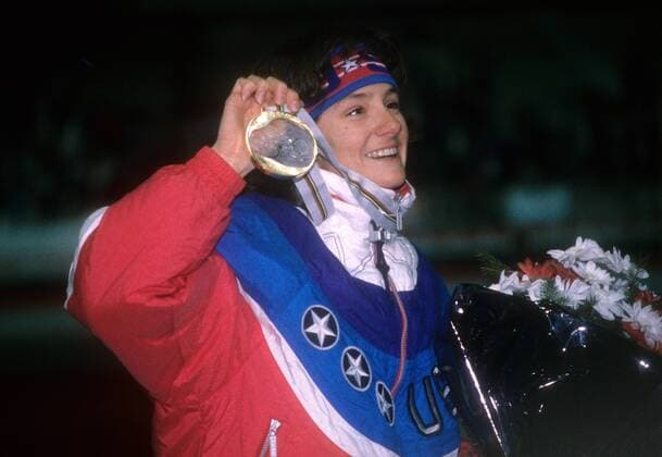 Bonnie Blair (USA), Olympiasiegerin 1992 über die 500m Eisschnellauf OS Winter Damen Olympische Spiele 1992, Winterspiele, Einzelbild Albertville Freude,