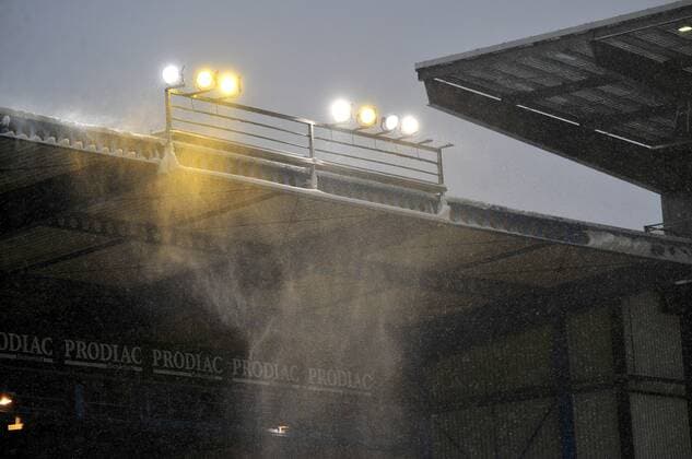 Fußball, Stadiongeschichte Arminia Bielefeld Fussball Herren Testspiel Arminia Bielefeld - Schneetreiben in der Bielefelder Schüco Arena o00 Stadion