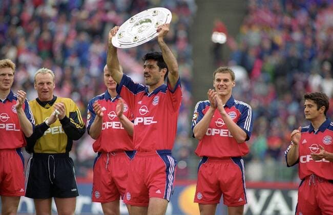 Fußball, FC Bayern München, Deutscher Meister 1999 Ali Daei (vorn) feiert die deutsche Meisterschaft 1999, dahinter v.li.: Stefan Effenberg, Torwart Sven Scheuer, Carsten Jancker, Alexander Zickler und Bixente Lizarazu (alle Bayern) - DEUTSCHSPRACHIGE SPORTZEITSCHRIFTEN UND -ZEITUNGEN NUR NACH RÜCKSPRACHE Fußball 1. BL Herren DEUTSCHSPRACHIGE SPORTZEITSCHRIFTEN UND -ZEITUNGEN NUR NACH RÜCKSPRACHE, Saison 1998 1999 Gruppe München Begeisterung, Freude,
