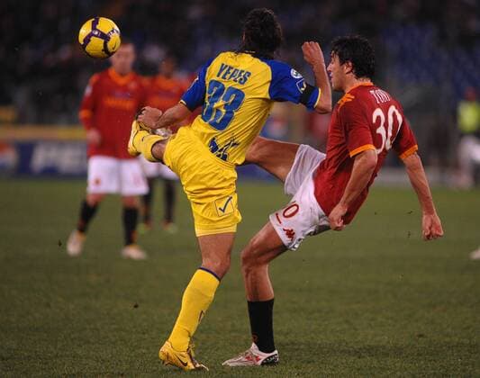 Mario Yepes (Chievo Verona, li.) und Luca Toni (AS Roma) - massimoxoliva