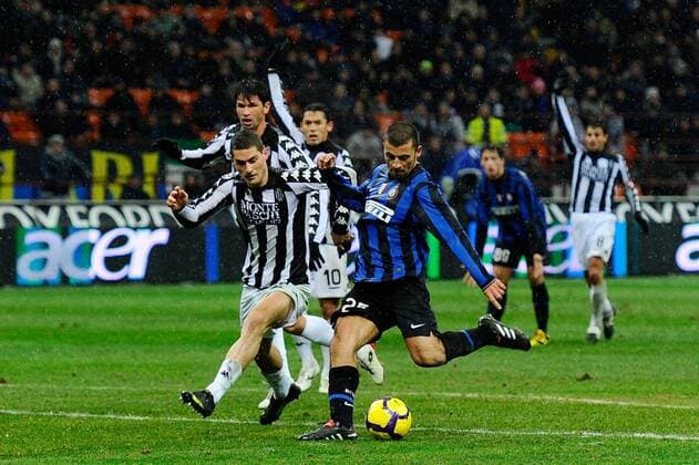 Inter Mailand - AC Siena: Walter Samuel (Inter, re.) erzielt ein Tor 