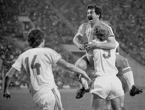 Soccer players of Czechoslovakia are seen celebrating the victory goal by Jindrich Svoboda (front right), above him Petr Nemec, nr. 14 Oldrich Rott in the olympics final game against GDR shot . (CTKxPhoto JirixKrulis)  o0 vsw Jubel Freude