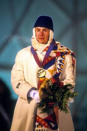 Siegerehrung 10km Langlauf Verfolgung bei den Olympischen Spielen 1994 in Lillehammer: Olympiasiegerin Ljubov Egorova (RUS) Egorova gewann bei Olympischen Winterspielen insgesamt 6 Gold und 3 Silbermedaillen Nordischer Skilauf OS Winter Damen Olympische Winterspiele 1994, Spiele, Olympia, Einzelbild Lillehammer